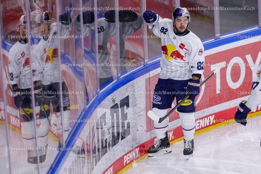 KEC03012501005 | 03.01.2025, Eishockey, Penny DEL, Kölner Haie - EHC Red Bull München, Spieltag 33, Lanxess-Arena Köln: Torjubel nach dem 1:0 durch Torschütze Chris DeSousa (EHC München #82)