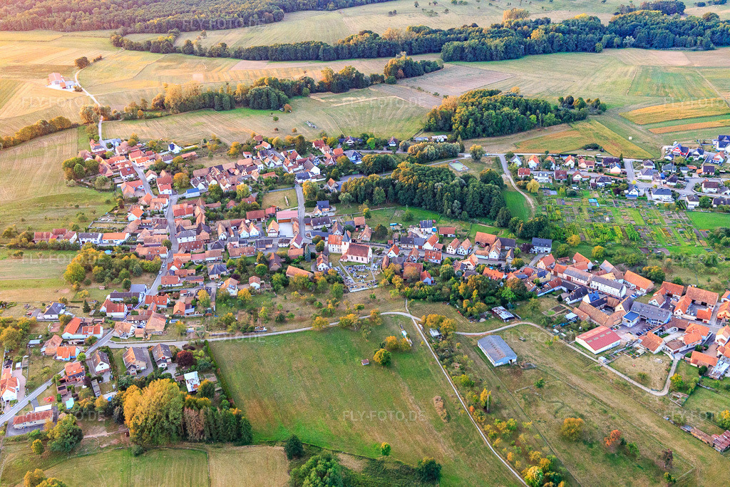 Luftbild: Ortsteil Griesbach aus Norden in Gundershoffen im Bundesland Bas-Rhin in Frankreich. – Foto: IMG_117771.jpg vom 14.09.2019 durch Werner Riehm/FLY-FOTO.de – Auflösung des Originals: 5472 x 3648 px