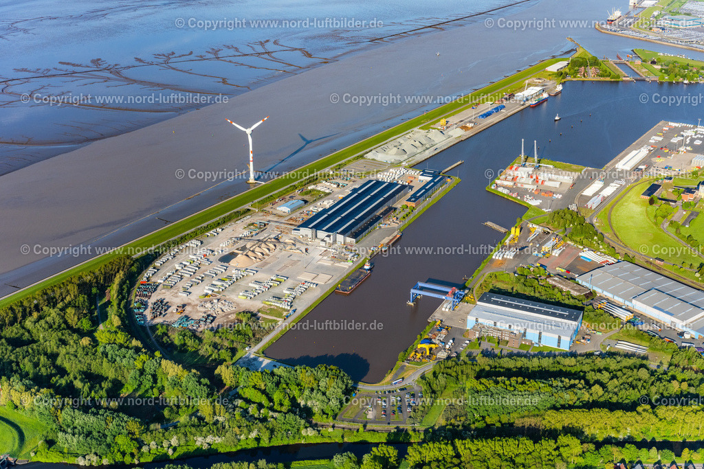 Emden_Hafen_Betonfertigungsteile_Windenergie_ELS_6475190523 | EMDEN 19.05.2023 Schiffs- Anlegestellen am Hafenbecken des Binnenhafen am Ufer der Ems in Emden im Bundesland Niedersachsen, Deutschland. Weiterführende Informationen bei: Emder Hafenförderungsgesellschaft e. V.. // Ship moorings at the inland harbor basin on the banks of the Ems in Emden in the state Lower Saxony, Germany. Further information at: Emder Hafenfoerderungsgesellschaft e. V.. Foto: Martin Elsen