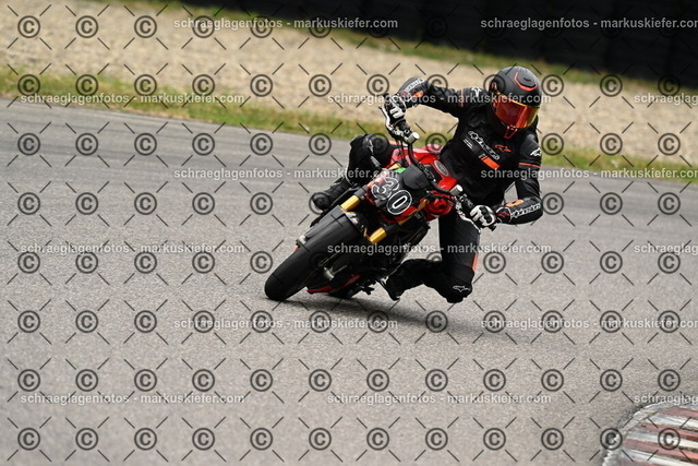 25bt02-1192 | markuskiefer.com - Realisiert mit Pictrs.com