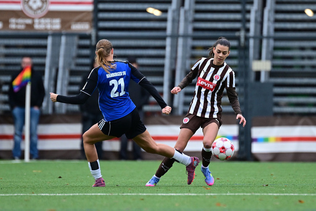 Fußball I Frauen I Saison 2025-2026 I Regionalliga Nord I 10. Spieltag I FC St. Pauli - Hamburger SV U20 I 12711 | Der Sportfotograf. - Realisiert mit Pictrs.com