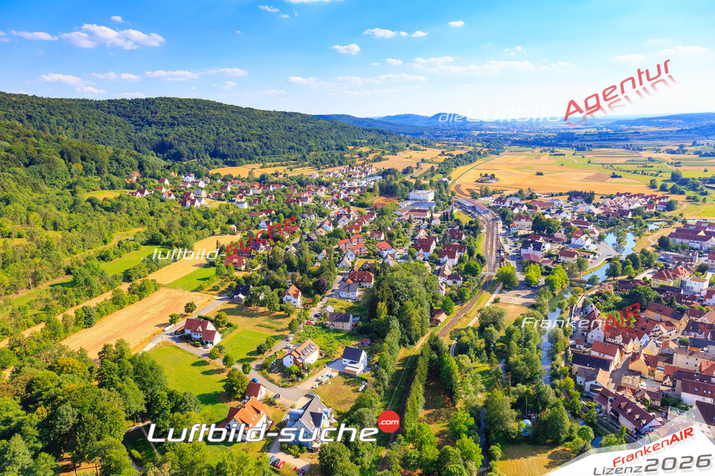 Die Luftaufnahme der Stadt Ebermannstadt wurde vom UL-Flugzeug heraus erstellt ( keine Drohne )- hohe Auflösung für beste Qualität