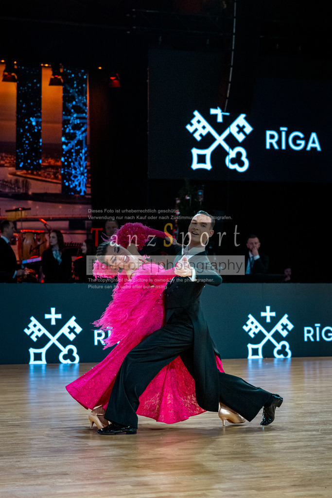 20251212_WDSF_World_Ch_Cup_RS-Std_1465-2 | Tanzsportbilder, Standardtanz, Lateintanz, WDSF, DTV, LTVB, dancecomp, goc, hessen tanzt, blaues band der spree, walzer, tango, wiener walzer, slowfox, quickstepp, samba, rumba, cha-cha-cha, paso doble. jive, hd-kroft photography, turniertanzsport