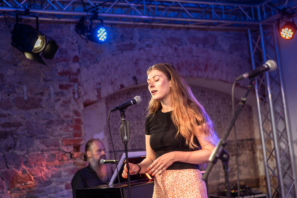 Karaoke mit Liveband | Karaoke mit Forster Family im Forte Belvedere Leisnig zum Festival Hallo Leisnig 2022. - Realisiert mit Pictrs.com