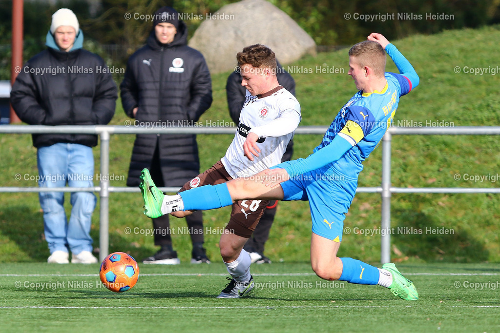 NH_FCStPauliU23_EintrachtBraunschweigU23_Testspiel_02022025 | #28 Jannis Turtschan (FC St. Pauli U23), #13 Maxim Root (Eintracht Braunschweig U23)Fußball I Herren I Testspiel I Saison 2024-2025 I FC St. Pauli U23 - Eintracht Braunschweig U23 I 02.02.2025 I Sportplatz Brummerskamp