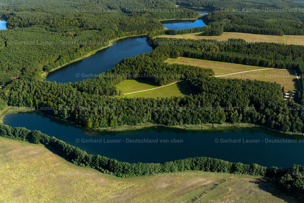 4062352 | RHEINSBERG 08.09.2021 Uferbereichs- Landschaft am Gebiet der Seenkette im Ortsteil Luhme in Rheinsberg im Bundesland Brandenburg, Deutschland. // Waterfront landscape on the lake in the district Luhme in Rheinsberg in the state Brandenburg, Germany. Foto: Gerhard Launer