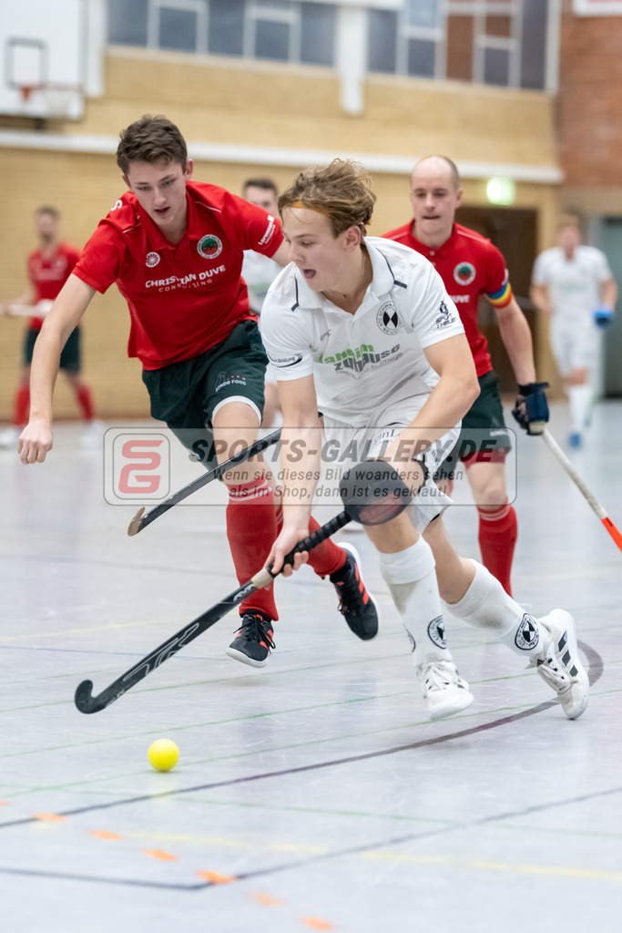 SFE_20230115_0159 | 1. Bundesliga Hockey Herren Schwarz-Weiss Neuss - Crefelder HTC am 15.01.2023 in  (Sporthalle Jahnerstrasse), Photo: Stephan Fehrmann 2022 (Sports-Gallery),Schröder Mika ( Crefelder HTC #33 ),Finn LangHeinrich ( Schwarz-Weiss Neuss #15 )