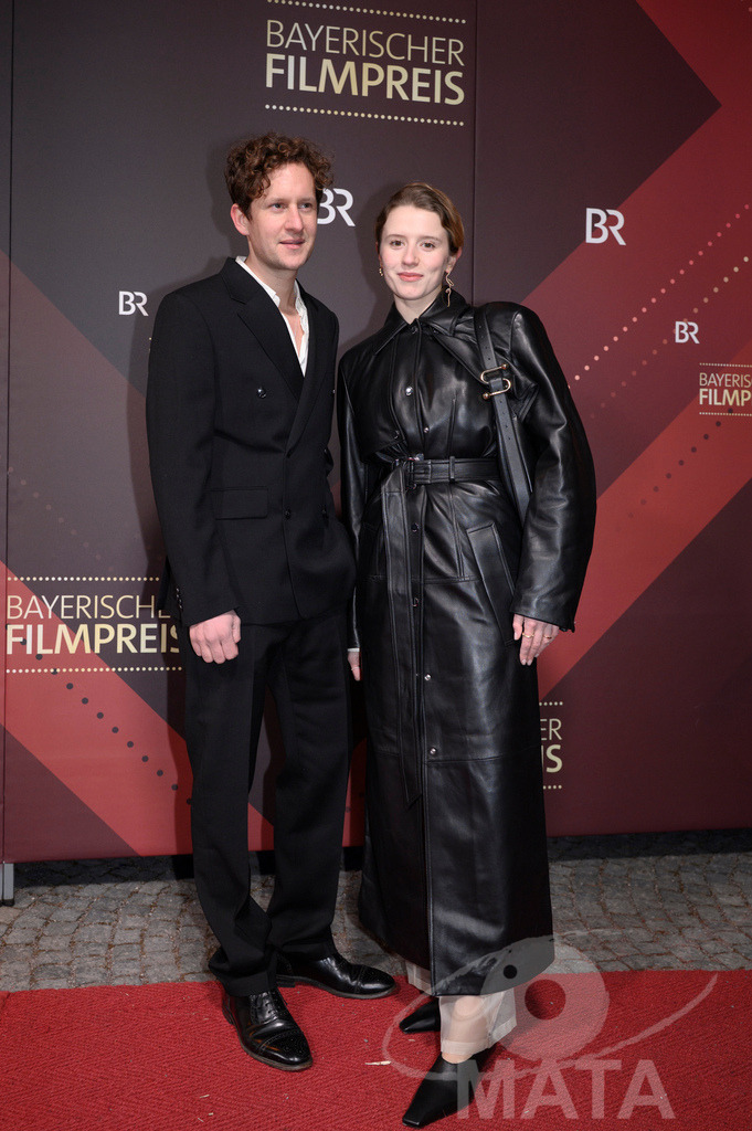 _DWI5109 | Moritz von Treuenfels und Katharina Stark bei der Verleihung des 47. Bayerischen Filmpreises 2026  im Prinzregententheater. München, 23.01.2026 - Realisiert mit Pictrs.com