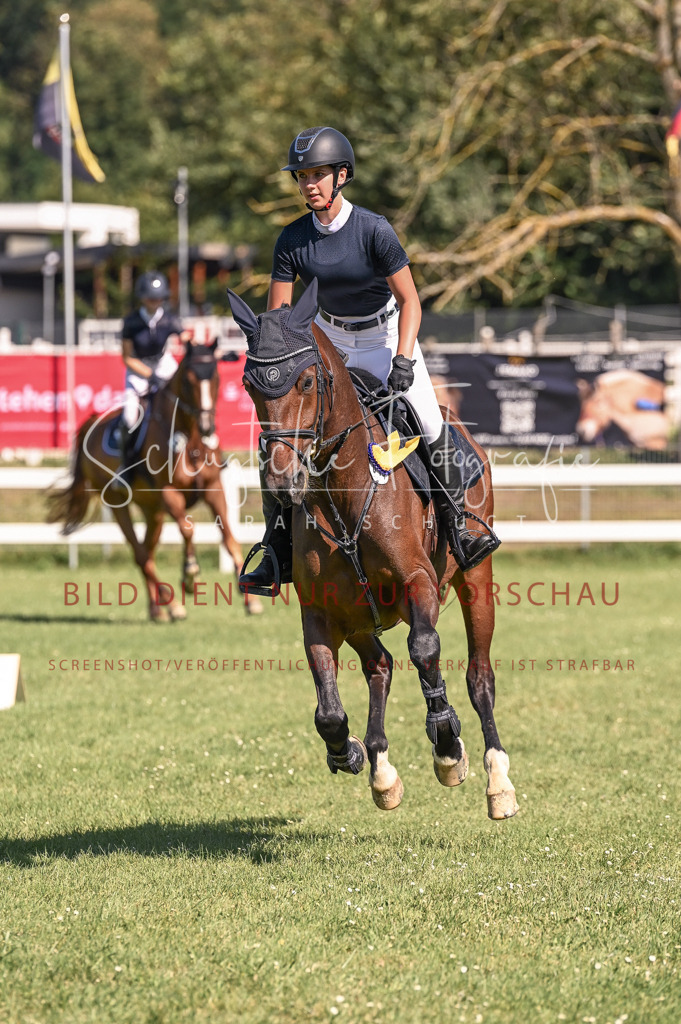 Schugtsche-Düren.2024-06.Stilspringprf.A_-182 | Schugtsche Fotografie - Realisiert mit Pictrs.com