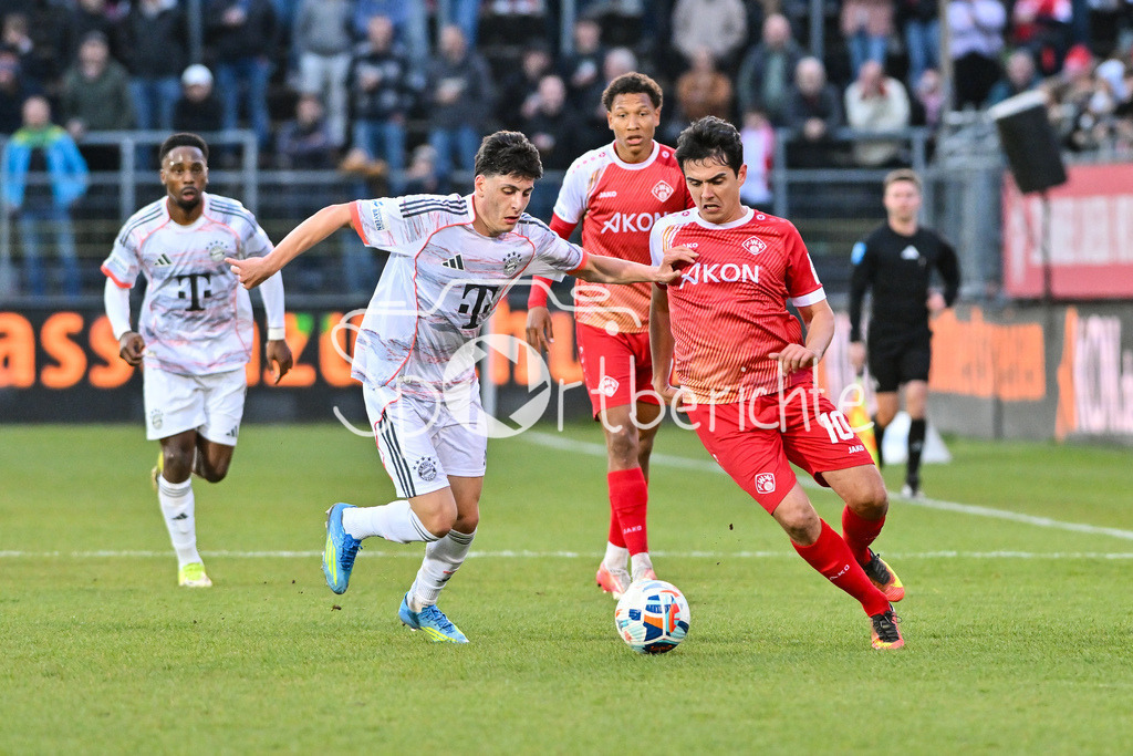 FC Würzburger Kickers - FC Bayern Amateure | WÜRZBURG, DEUTSCHLAND - 10. APRIL: im Duell Deniz OFLI (FC Bayern München II 3) und Eroll ZEJNULLAHU (Würzburger Kickers 10) während dem Match zwischen dem FC Würzburger Kickers und den Amateuren des FC Bayern München am 28. Spieltag der Regionalliga Bayern in der AKON Arena