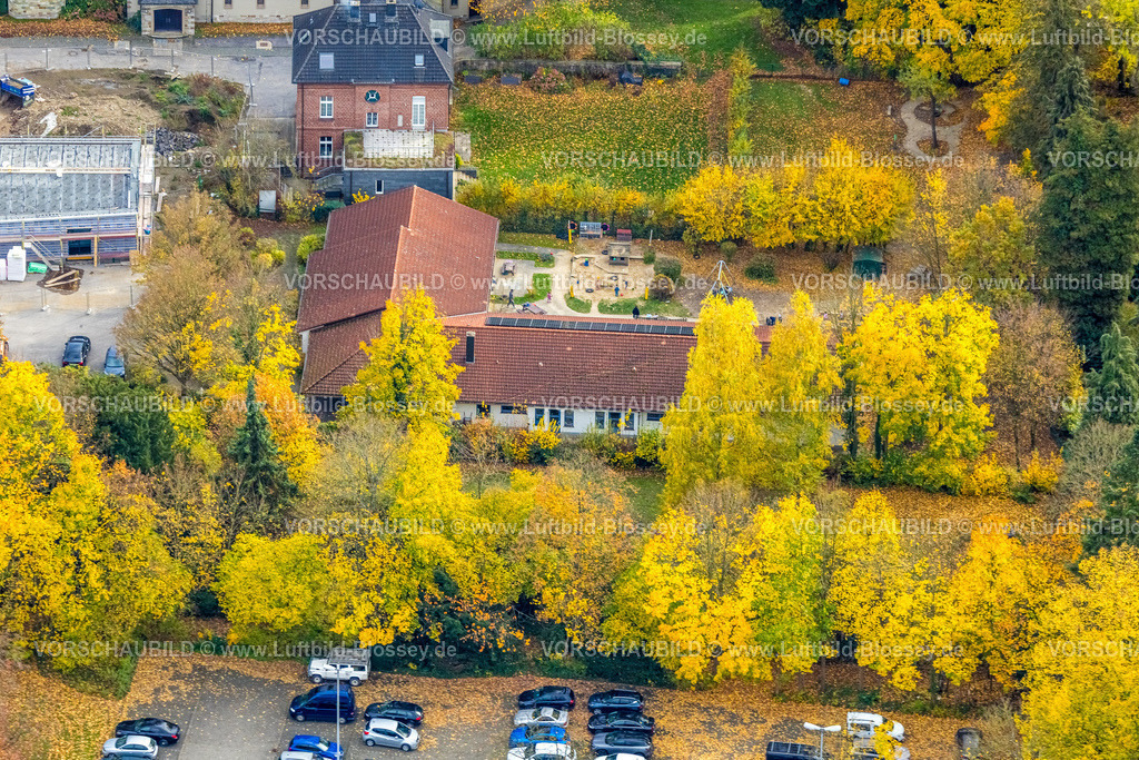Hagen251101732 | Luftbild, Kath. Kindergarten Kita  St. Bonifatius, herbstliche Bäume, Hohenlimburg, Hagen, Ruhrgebiet, Nordrhein-Westfalen, Deutschland