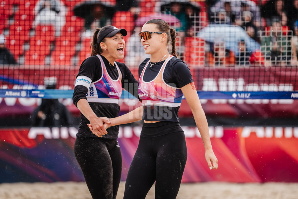 Beachvolleyball | Frauen | Allianz German Beach Tour 2025 | Tourstop Bremen | 15.06.2025 | v.l. Leonie Klinke und Elea Beutel jubeln