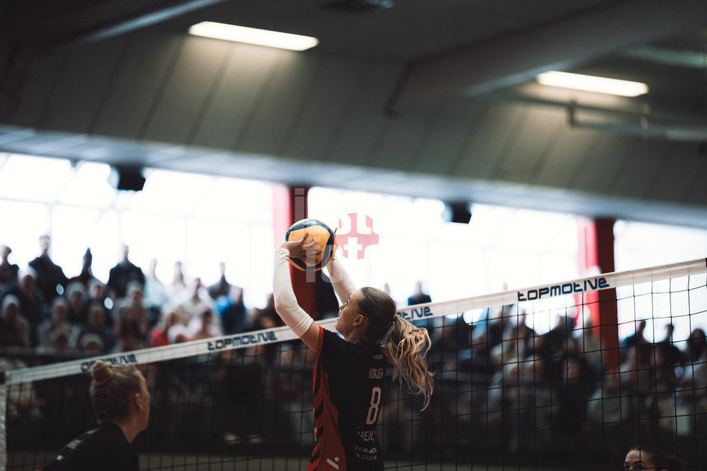 Volleyball | Frauen | Saison 2025/2026 | Volleyball Bundesliga | ETV Hamburger Volksbank Volleys vs. Schwarz-Weiß Erfurt | 15.02.2026 | Zuspiel von Zoe Konjer (#8, ETV Hamburger Volksbank Volleys)