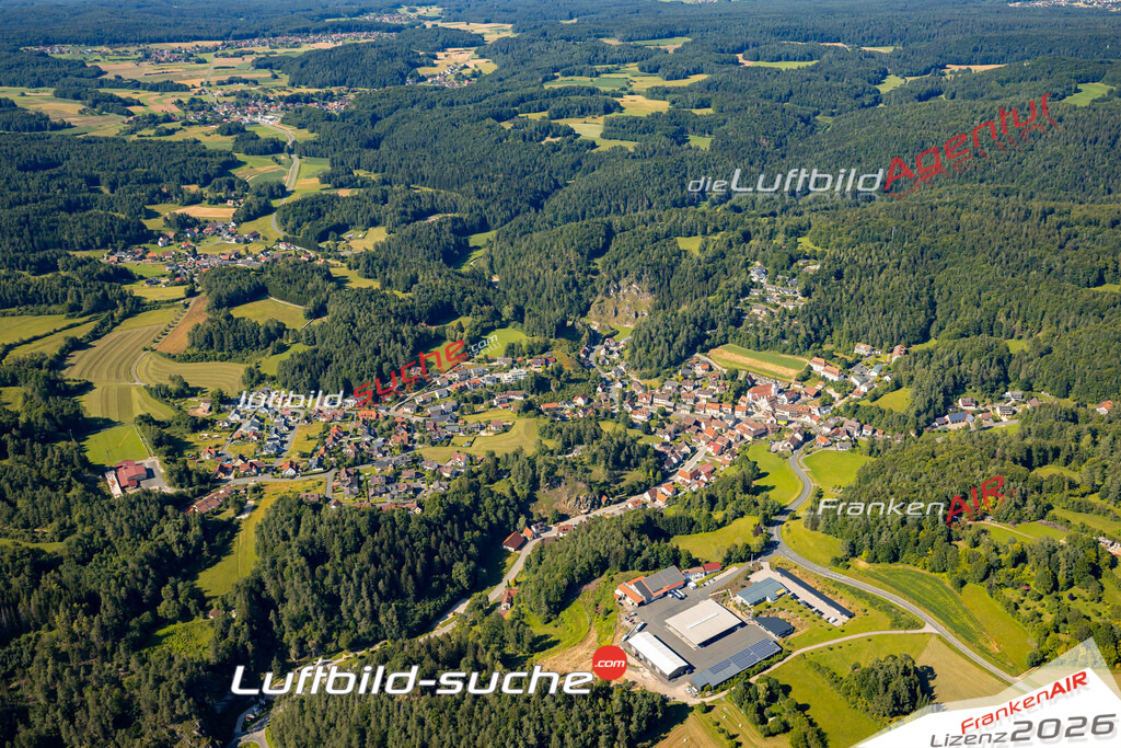 Das Luftbild zeigt :  Obertrubach - Die Luftaufnahme wurde 2024 vom UL-Flugzeug aus erstellt ( keine Drohne ) - Hochauflösende Luftaufnahme - Für grossformatige Ausdrucke geeignet. Die Geschenkidee !Mit Lizenz und Bildrechte bestellbar