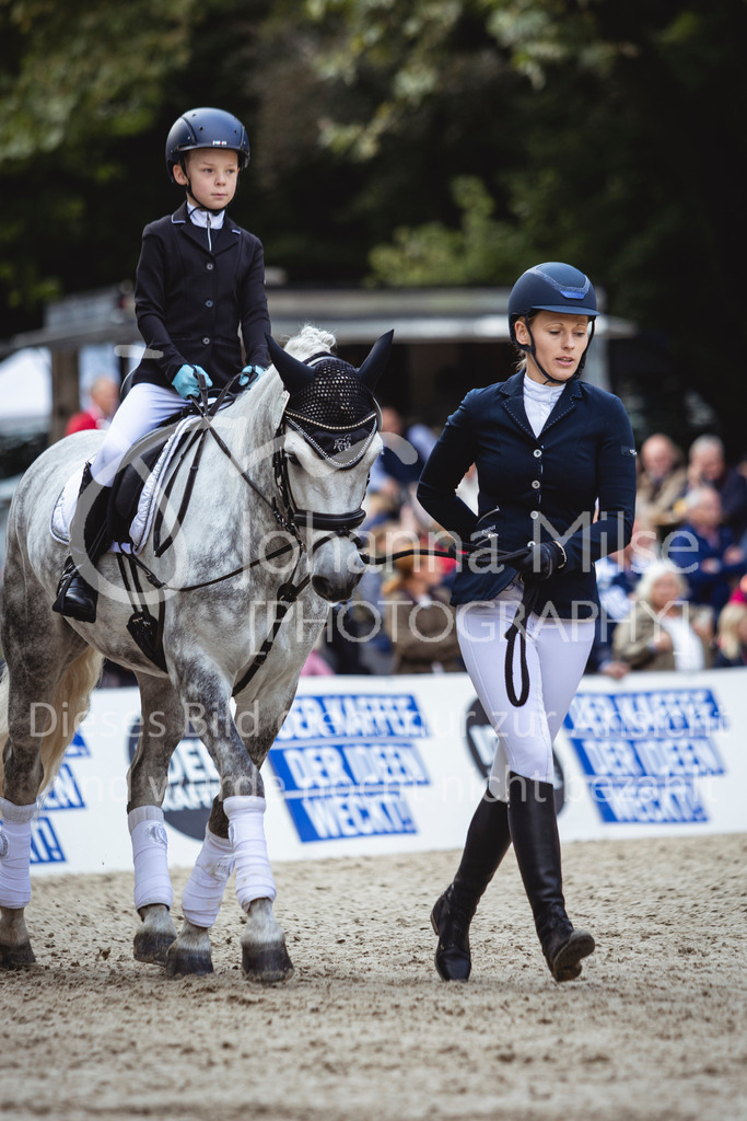 240915_OWLCh_FuehrzuegelWB-618 | Deine schönsten Turniermomente als professionelle Fotos! Entdecke hochwertige Pferdesport-Fotografie im Online-Shop. Jetzt Fotos finden & bestellen!