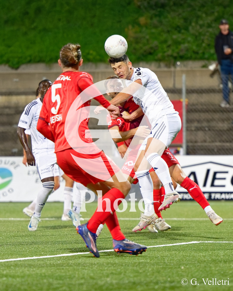 Challenge League - Etoile Carouge FC v FC Vaduz | Robin Roger Kamber (17 Etoile Carouge FC) in action during the Challenge League game between Etoile Carouge FC and FC Vaduz at Stade de la Fontenette in Carouge, Switzerland