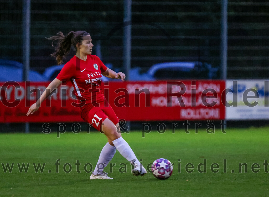 2023-10-21_063_FC_Forstern_gegen_FC_Ezelsdorf | Forstern, Deutschland, 21.10.2023:
Fußball, Frauen Bayernliga 2023 / 2024, 8. Spieltag, FC Forstern gegen FC Ezelsdorf, Endergebnis: 2:1

Vanessa Meingaßner (FC Forstern, #21)

Foto: Christian Riedel / fotografie-riedel.net