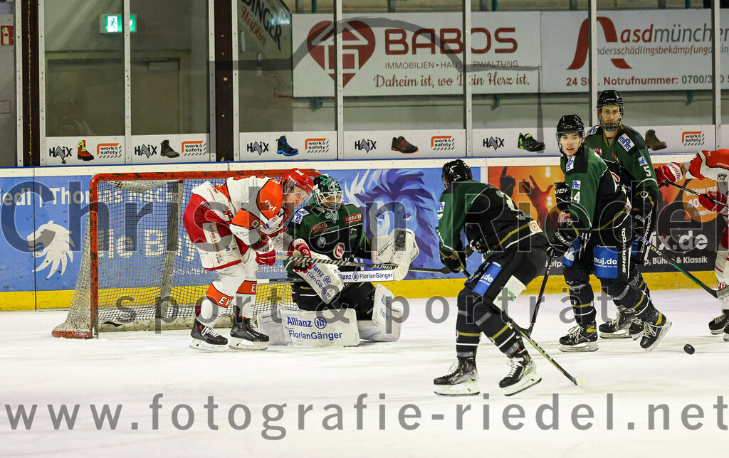 2022-12-02_134_TSV_Erding_gegen_EV_Pegnitz | Erding, Deutschland, 02.12.2022:
Eishockey, Bayernliga 2022 / 2023, 17. Spieltag, TSV Erding gegen EV Pegnitz, Endergebnis: 9:3

Torwart Thomas Hingel (Erding Gladiators, #33), Florian Zimmermann (Erding Gladiators, #5)

Foto: Christian Riedel / fotografie-riedel.net