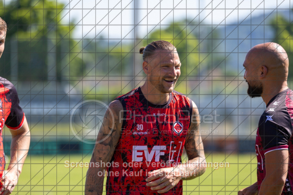 20250629_102438_0006 | #,1.Göppinger SV, Fussball, Oberliga BW - Trainingsauftakt, Saison 2025/2026, Rasensportplatz Stadion SV Göppingen, Hohenstaufenstr. 116, 73033 Göppingen, 29.06.2025 - 10:30 Uhr,Foto: PhotoPeet-Sportfotografie/Peter Harich