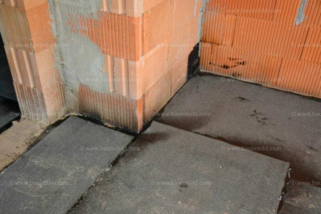 bib-lg05-abdichtungen-0054 | Nach LV-Leistungsgruppen sortierte Detailfotos über den Bau eines Hauses. Alle Hausbau-Bilder direkt vom Urheber und Autor der Website Haus-Selber-Bauen.com