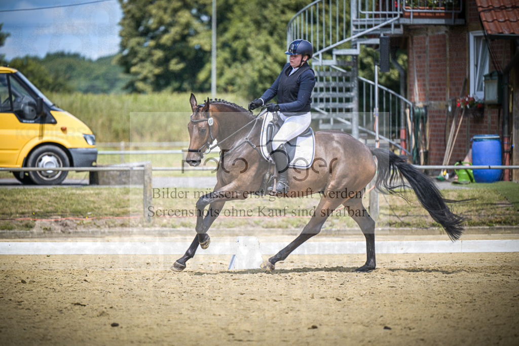 DOS_3497 | Entdecke hochwertige Reitturnierfotos von Foto Oger. Professionell, emotional und authentisch – jetzt Lieblingsmomente im Shop bestellen.Deutschlandweite Turnierfotografie. - Realisiert mit Pictrs.com