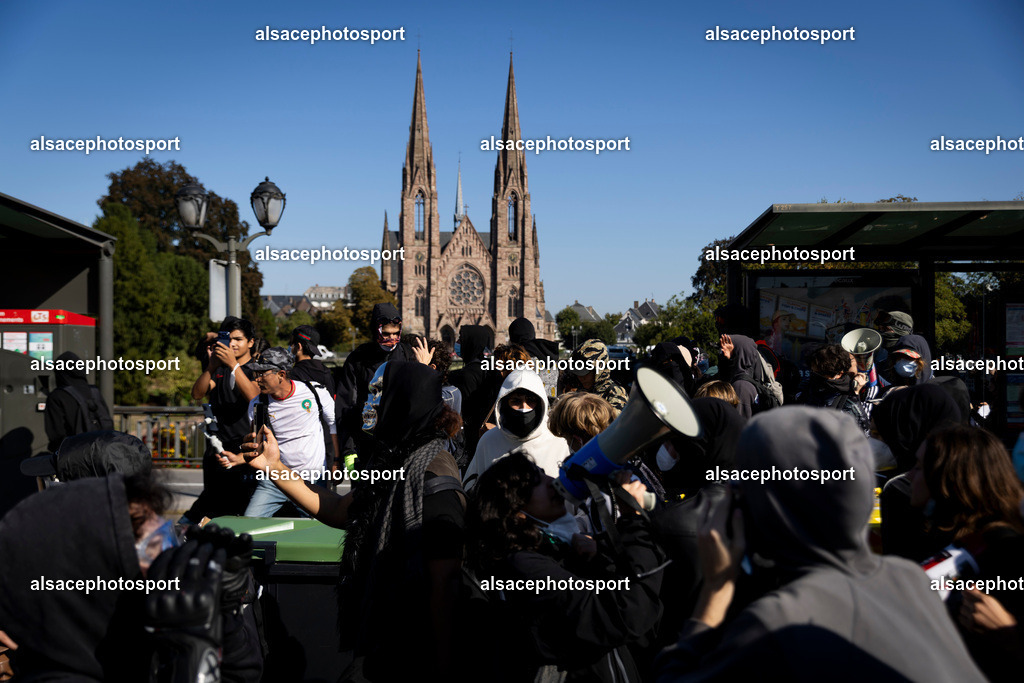 _B7A0088 | manifestation de lycéens à Strasbourg, le 6 octobre 2026, dans le cadre d’un mouvement national de protestation contre les conditions d’apprentissage. - Realisiert mit Pictrs.com
