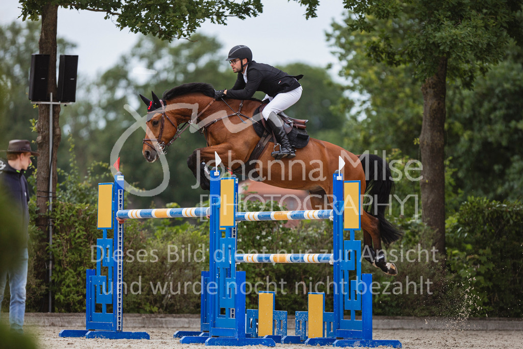 240614_Lemwerder_S1-Springen-551 | Deine schönsten Turniermomente als professionelle Fotos! Entdecke hochwertige Pferdesport-Fotografie im Online-Shop. Jetzt Fotos finden & bestellen!