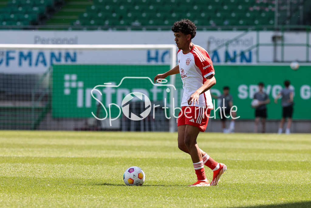 SpVgg Greuther Fürth II - FC Bayern Amateure | am Ball Adam AZNOU BEN CHEIKH (FCB #53) / Freisteller / Einzelfoto