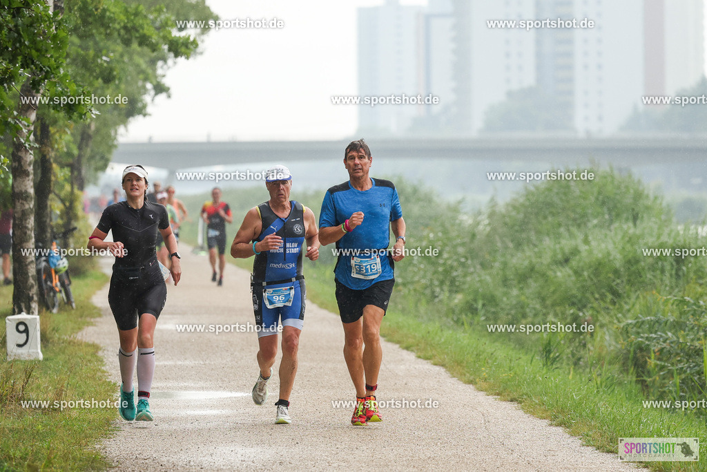 LUR_1275 | 34. M-net Erlanger Triathlon 2025 #erlangertriathlon  #mnettriathlon2025 #mnettriathlon #team #olympischedistanz #mitteldistanz #triathlon #maindonaukanal  #erlangertriathlon2025 #yourpictrs #tv1848 #tv1848erlangen  #triathlonbayern #sportinerlangen #demsportverbunden #sportshot_your_pictrs Copyright: www.sportshot.de