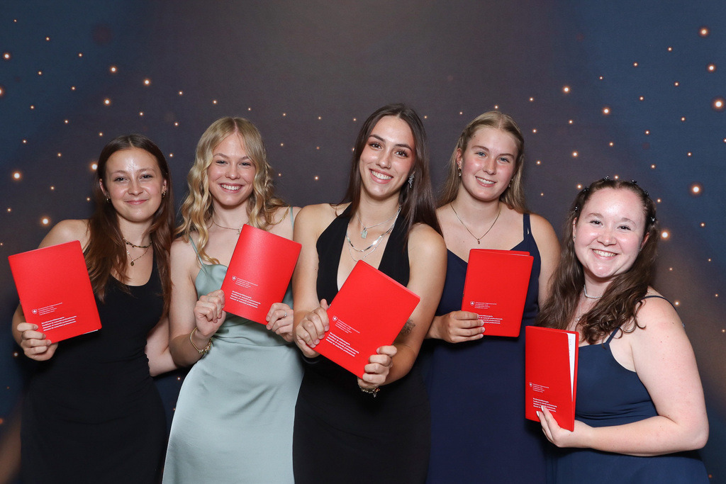 ZD260628112736-34 | Fotoshop von zweidimensional Fotografie. Ihr Fotograf im Aargau. Abzüge von Ihrem Fotobox Event bestellen.Abzüge von Ihrem Hochzeit bestellen.Abzüge von Ihrem Schulfotograf bestellen.
