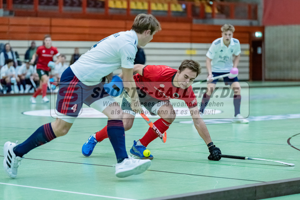 HK_20231217_107571 | 1. Bundesliga Herren Crefelder HC - Düsseldorfer HC  am 17.12.2023 Sporthalle Glockenspitz, Krefeld , van Ehren Christian ( Crefelder HTC #16 ) , Cofalla Jonas ( Düsseldorfer HC #4 )
