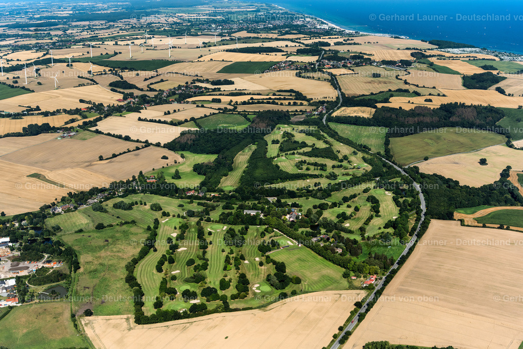 4038061 | SCHASHAGEN 07.08.2020 Gelände des Golfplatz " Golf Club Brodauer Mühle e.V. " in Schashagen im Bundesland Schleswig-Holstein, Deutschland. Weiterführende Informationen bei: Golf Club Brodauer Mühle e.V.. // Grounds of the Golf course at " Golf Club Brodauer Muehle e.V. " in Schashagen in the state Schleswig-Holstein, Germany. Further information at: Golf Club Brodauer Muehle e.V.. Foto: Gerhard Launer