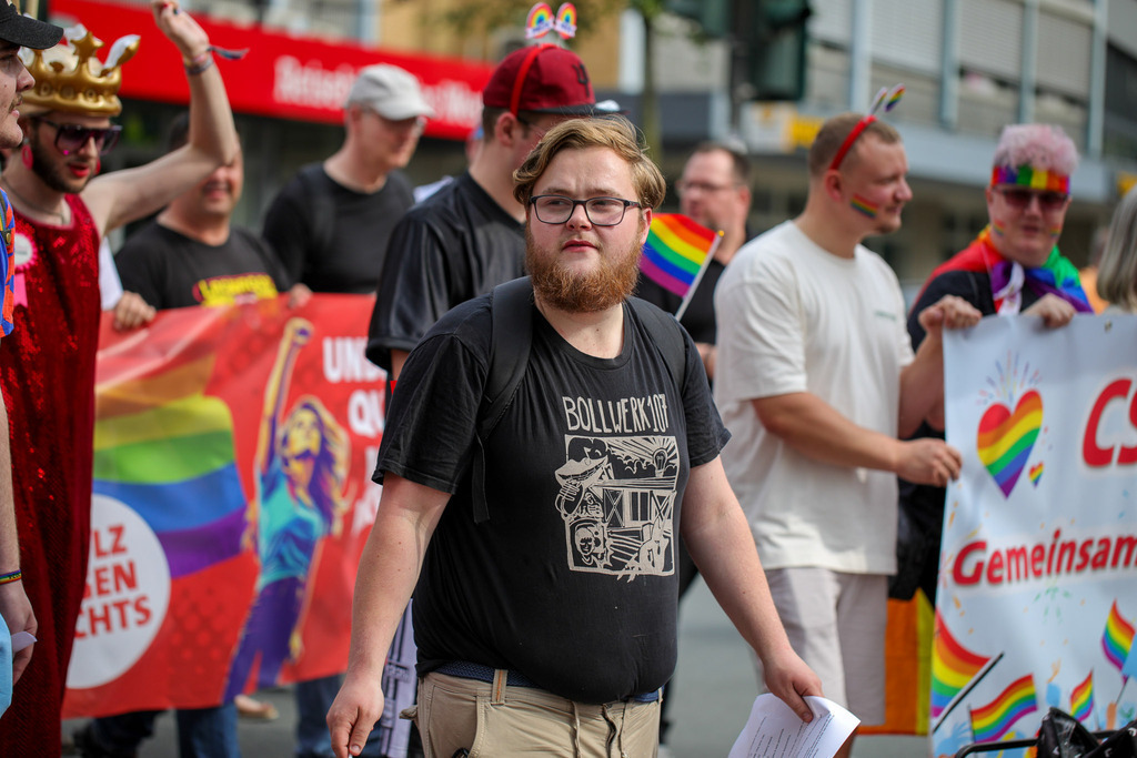 CSD_Moers_190725_035 | Bildergalerie von Sport-Ereignissen aber auch von weiteren spannenden Dingen - nicht nur vom Niederrhein. In Anlehnung an den bekannten Spruch von Hanns Dieter Hüsch heißt das Motto: "Niederrhein ist überall".  - Realisiert mit Pictrs.com