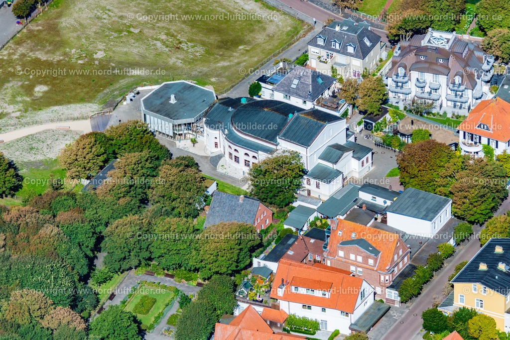 Norderney_Kurtheater_ELS_7172050923 | NORDERNEY 05.09.2023 Gebäude des Konzerthauses und Theater- Schauspielhauses " Kurtheater " auf der Insel Norderney im Bundesland Niedersachsen, Deutschland. // Building of the concert hall and theater playhouse in Norderney in the state Lower Saxony, Germany. Foto: Martin Elsen