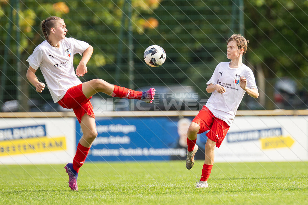 20250920_Picselweb-Fotografie_1R3_1030 | JFV D/A &amp; Stade - VfB Oldenburg0:1 VfB no70:2 VfB no70:3 VfB JFV Eigentor0:4 VfB no70:5 VfB no71:5 JFV no3 Jaric Jimenez-Voss2:5 JFV no9 Janko Sylvester3:5 JFV no16 Damian Elias Mihro Burekovic - Realisiert mit Pictrs.com