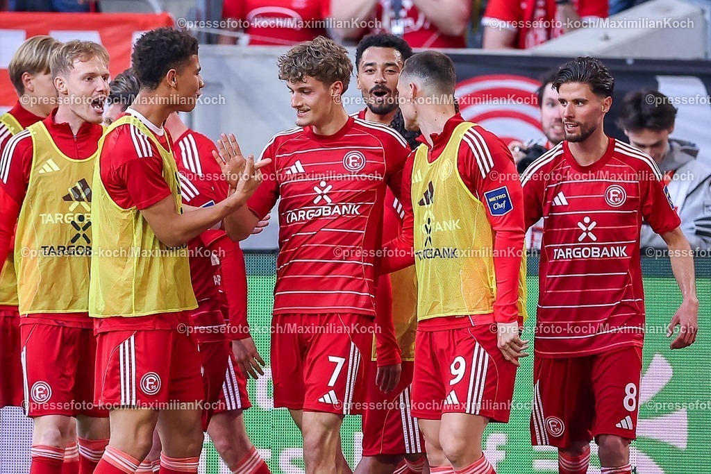 F9524042601052 | 24.04.2026, Fußball, Fortuna Düsseldorf - SC Dynamo Dresden, 2. Fußball Bundesliga, Herren, Merkur Spiel-Arena, 31. Spieltag, Saison 2025 2026: Torjubel nach dem Tor zum 3:0 durch Torschütze Luca Raimund&nbsp;(Fortuna Düsseldorf #07)  zusammen mit   DFB regulations prohibit any use of photographs as image sequences and or quasi-video.