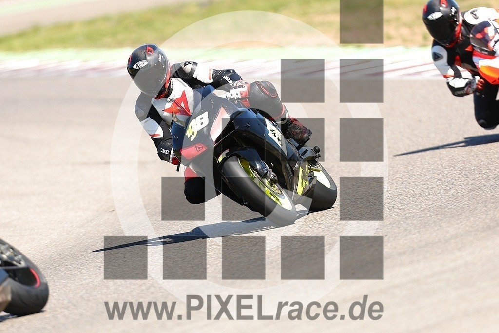 0198-20260426_02458 | Schöne Erinnerungen an spannende Momente - das festzuhalten ist unser Job. PIXELrace.de ist seit 2003 auf den Rennstrecken Europas unterwegs um die Action draußen beim Fahren und die wunderbare Stimmung imm Fahrerlager für euch einzufangen.