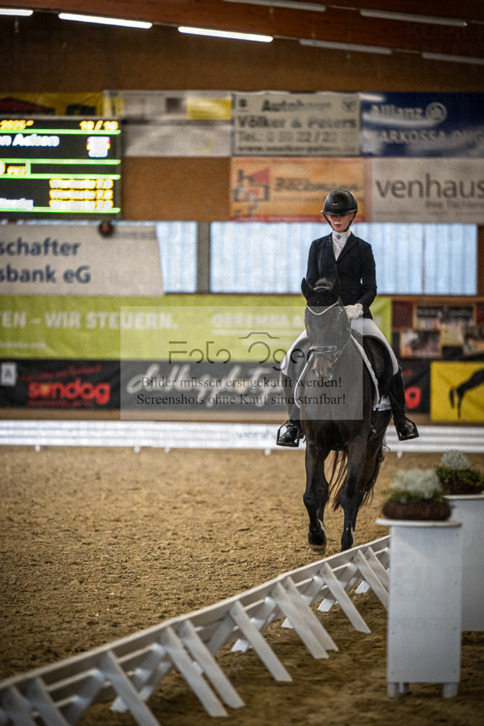 DOS_1693 | Entdecke hochwertige Reitturnierfotos von Foto Oger. Professionell, emotional und authentisch – jetzt Lieblingsmomente im Shop bestellen.Deutschlandweite Turnierfotografie. - Realisiert mit Pictrs.com