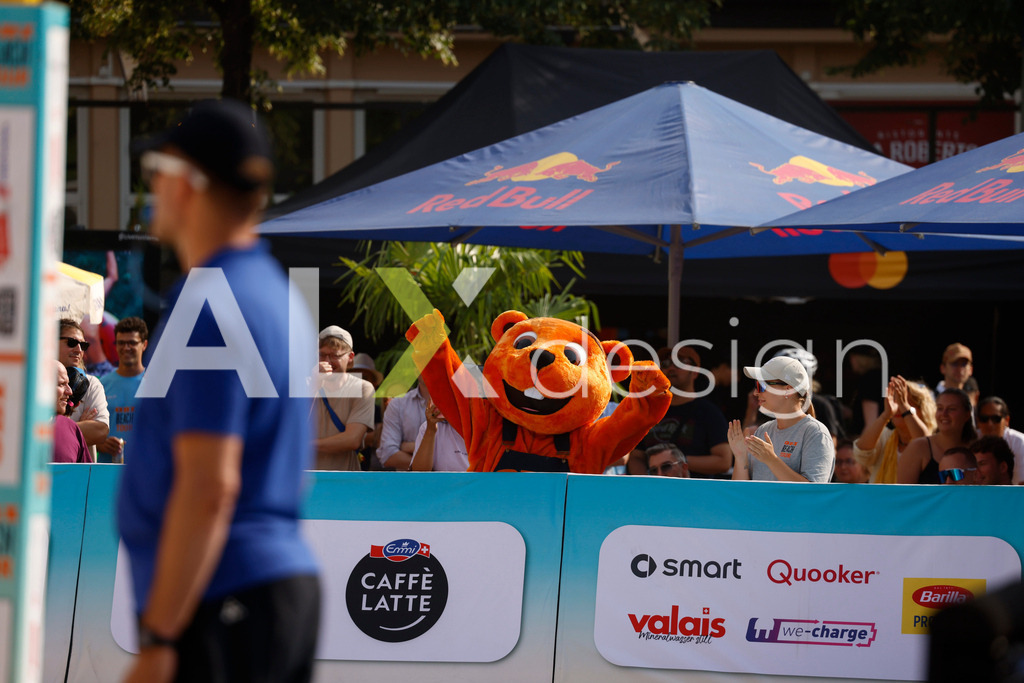 Obi BeachTour 2026 - Basel | BASEL, SWITZERLAND - JULY 19: OBI Mascot during the Obi BeachTour 2026 match between DILLIER / FLÜCKIGER (SUI) and BREER / KÄLIN (SUI) at Barfüsserplatz on July 19, 2026 in Basel, Switzerland. - Realisiert mit Pictrs.com