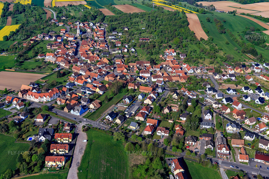 Vue aérienne: Vue de la ville depuis l'est à Morsbronn-les-Bains dans le département Bas Rhin, France – .Photo: IMG_099366.jpg prise le 30/04/2017 par Werner Riehm/FLY-FOTO.eu – Résolution de l'original: 5472 x 3648 px