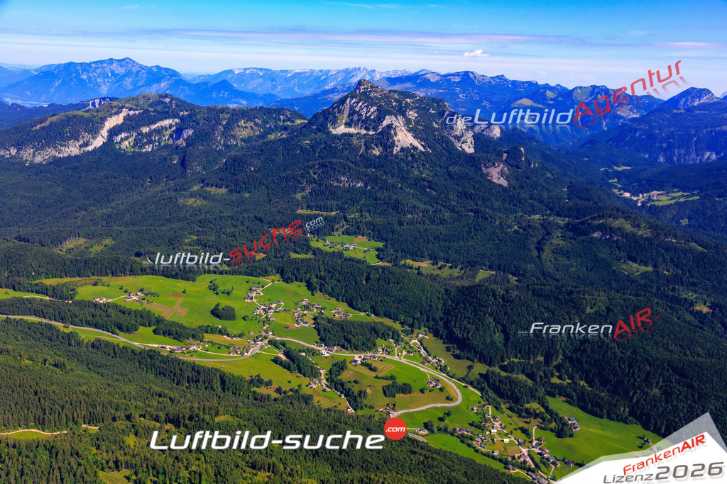 Die Luftaufnahme der Stadt Bad Aussee wurde 2017 vom Flugzeug heraus erstellt ( keine Drohne )- hohe Auflösung für beste Qualität