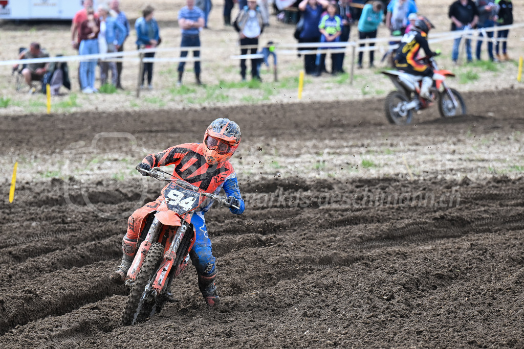 Motocross Schlatt bei Winterthur - 29. April 2023 | #94 Dickau Loris aus Bad Bellingen (DE) auf KTM SXF 250 in der Kategorie MX2 am Motocross Schlatt bei Winterthur, 29. April 2023.
Instagram: @mx_schlatt | @mc_wila | @sam_schweiz
Bild: Sportfotografie Markus Aeschimann | www.markus-aeschimann.ch - Realisiert mit Pictrs.com