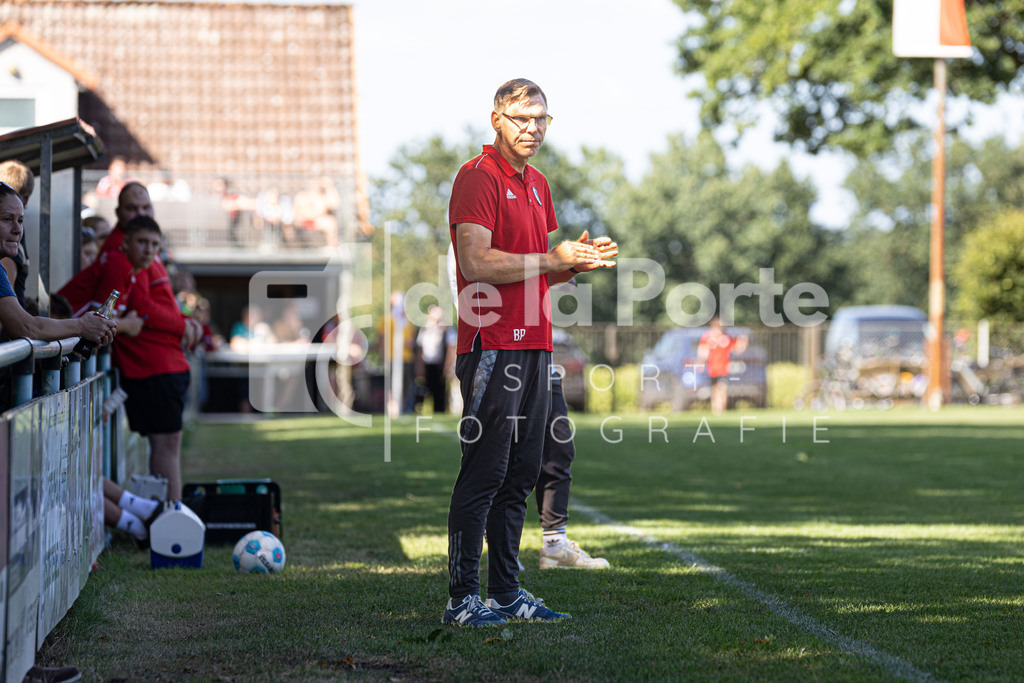 Ebstorf - Penkert_ Björn (Trainer) vs Römstedt II 170825 dlP | immodelaporte-sportfotos - Realisiert mit Pictrs.com