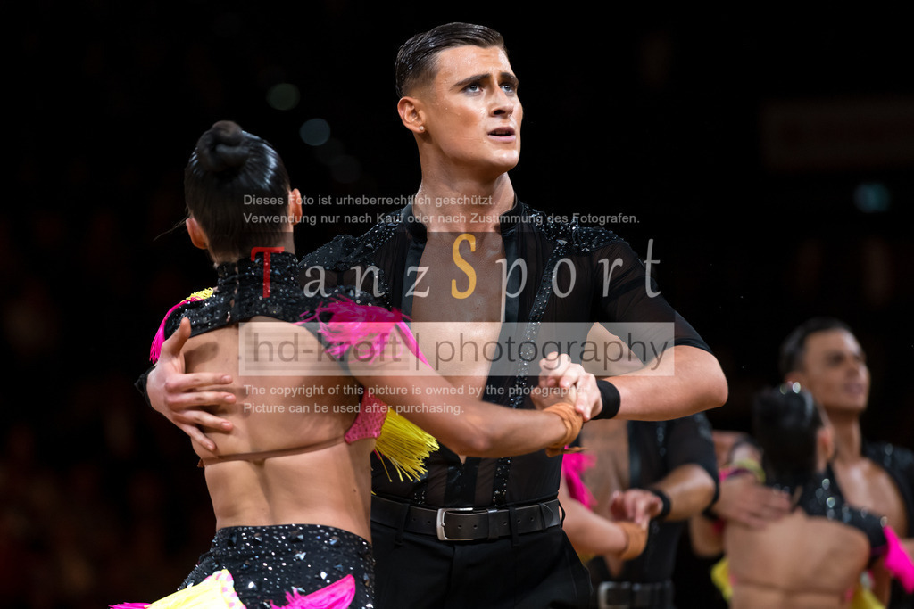 20241109_DM-Formationen_5698 | Tanzsportbilder, Standardtanz, Lateintanz, WDSF, DTV, LTVB, dancecomp, goc, hessen tanzt, blaues band der spree, walzer, tango, wiener walzer, slowfox, quickstepp, samba, rumba, cha-cha-cha, paso doble. jive, hd-kroft photography, turniertanzsport