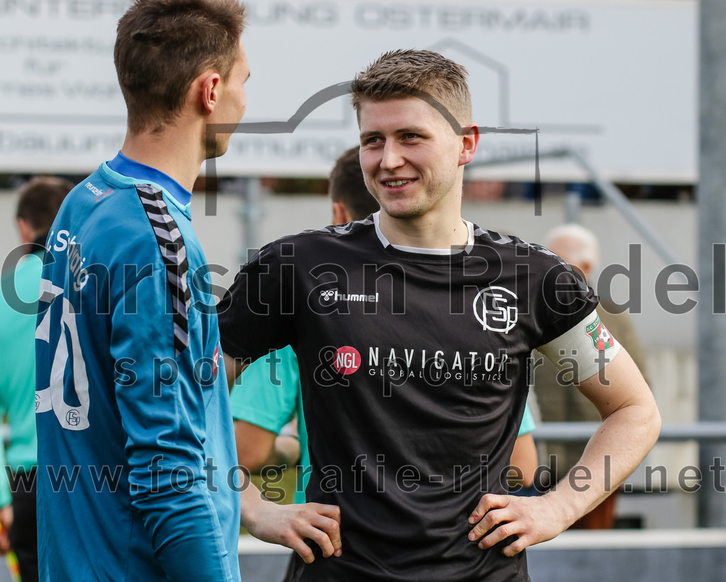 2024-02-24_004_FC_Schwaig_gegen_TSV_1880_Wasserburg | Oberding, Deutschland, 24.02.2024:
Fußball, 2. Runde Qualifikation TOTO-Pokal 2023 / 2024, 1. Spieltag, FC Schwaig gegen TSV 1880 Wasserburg, Endergebnis: 2:3

Torwart Philipp Strunk (FC Schwaig, #30), Tobias Jell (FC Schwaig, #2)

Foto: Christian Riedel / fotografie-riedel.net
