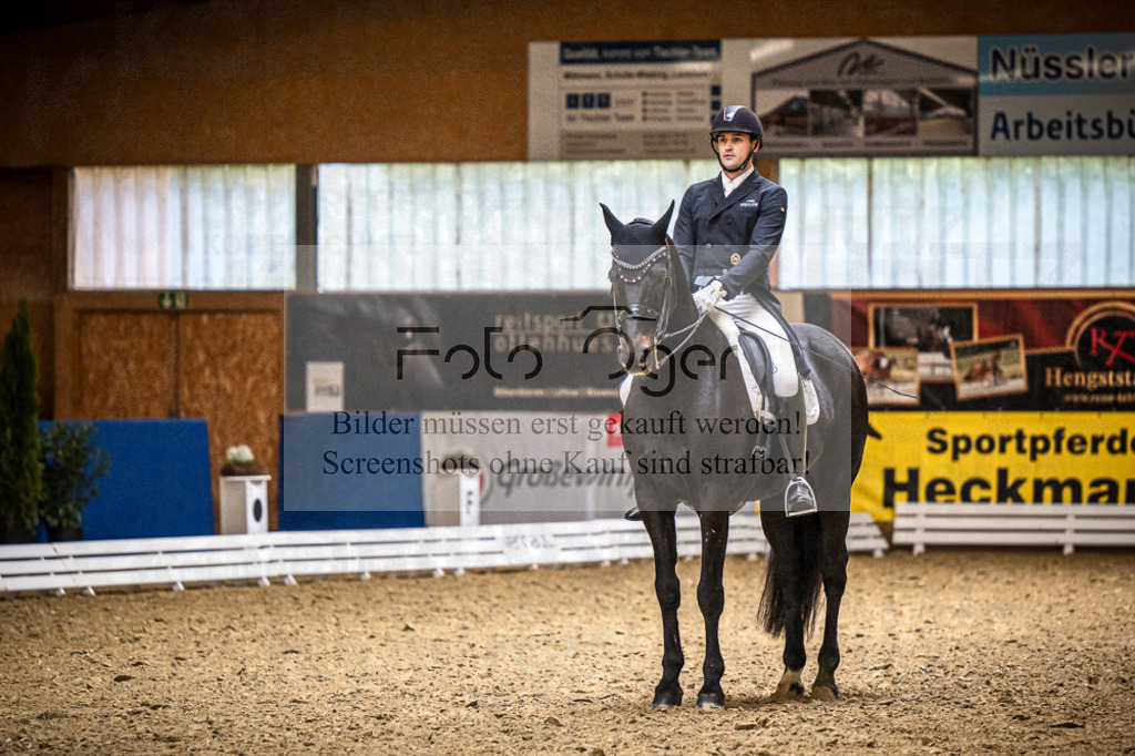 DOS_1146 | Entdecke hochwertige Reitturnierfotos von Foto Oger. Professionell, emotional und authentisch – jetzt Lieblingsmomente im Shop bestellen.Deutschlandweite Turnierfotografie. - Realisiert mit Pictrs.com