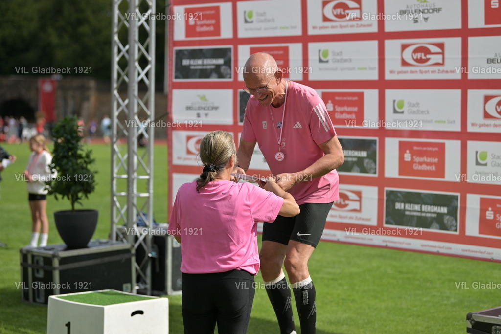2026-08-23_Sparkassenlauf_Siegerehr_KH_00029 | Die Fotografen - Realisiert mit Pictrs.com