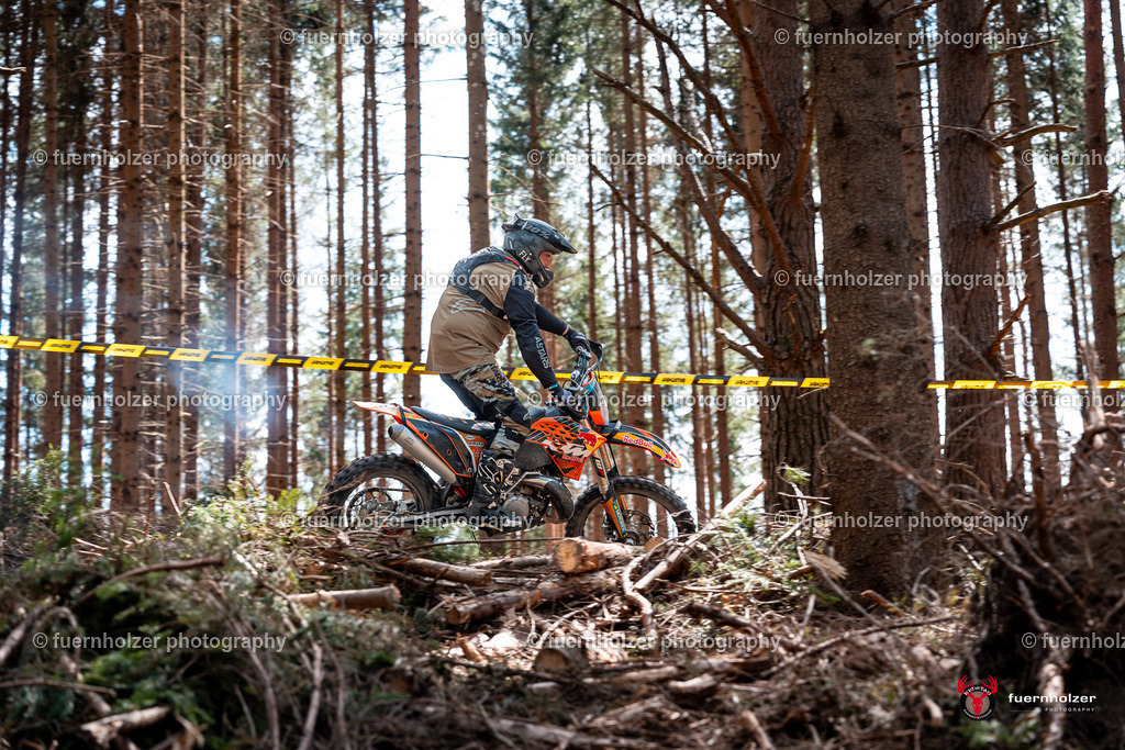 fuernholzer_250501-C1-817 | Fotografische Impressionen von der Red Stag Enduro Extreme by fuernholzer-photography.com. Endurosport in Österreich fotografisch festgehalten von fuernholzer. Auftragsfotografie für Private, Gewerbefotos und Industriefotografie. Eventfotografie, Sportfotografie und Motorsportfotografie. Anbieter von Fotoworkshops, Fototraining, fotografischen Vorträgen und Fotoseminaren.