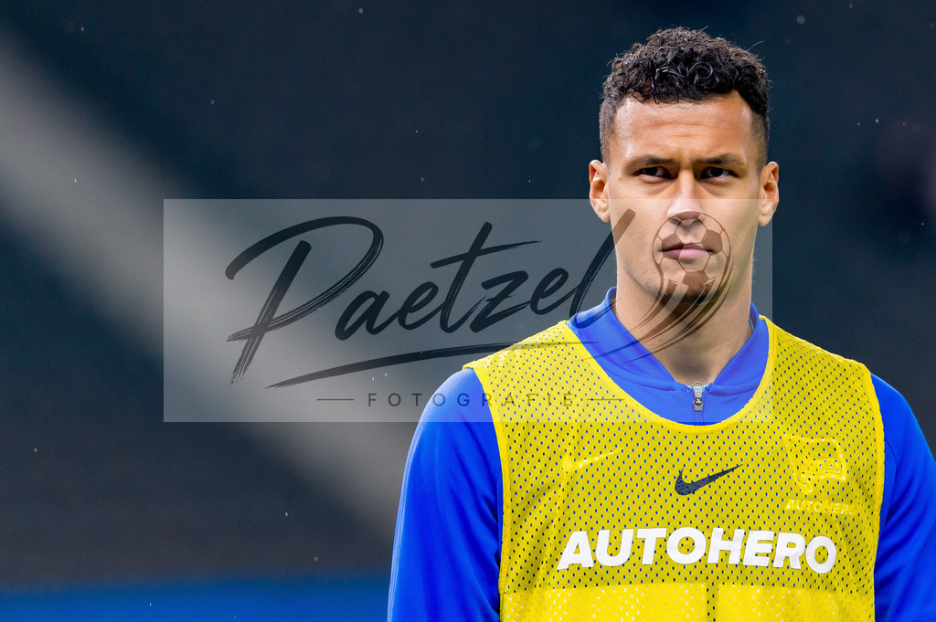 HERBOC20220204_304 | Fussball, Herren: Davie Selke (Hertha BSC) schaut bei dem Spiel der 1. Bundesliga zwischen Hertha BSC und VfL Bochum im Olypiastadion am 04.02.2022 in Berlin, Deutschland.DFB / DFL REGULATIONS PROHIBIT ANY USE OF PHOTOGRAPHS AS IMAGE SEQUENCES AND/OR QUASI-VIDEO. - Realisiert mit Pictrs.com