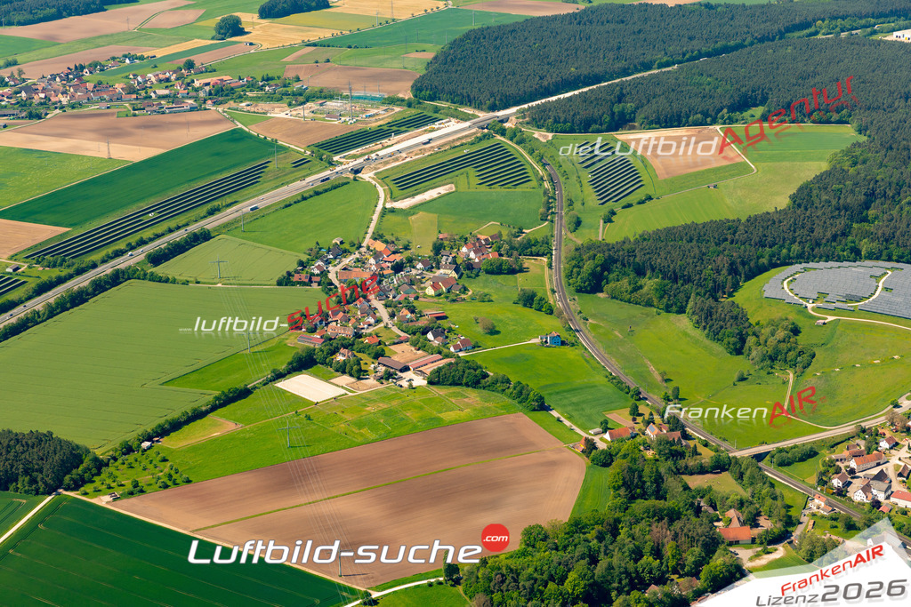 Das Luftbild zeigt : Gösseldorf Ansbach - Die Luftaufnahme wurde 2024 vom UL-Flugzeug aus erstellt ( keine Drohne ) - Hochauflösende Luftaufnahme - Für grossformatige Ausdrucke geeignet. Die Geschenkidee !Mit Lizenz und Bildrechte bestellbar